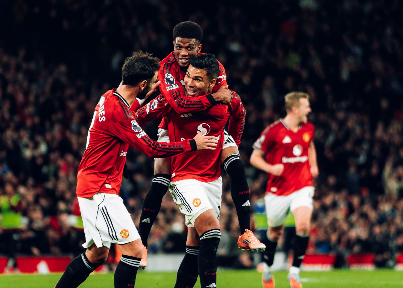Derrotó al Brighton 4-2 y el Manchester United ganó tres partidos consecutivos de la Premier League por primera vez en 20 meses.