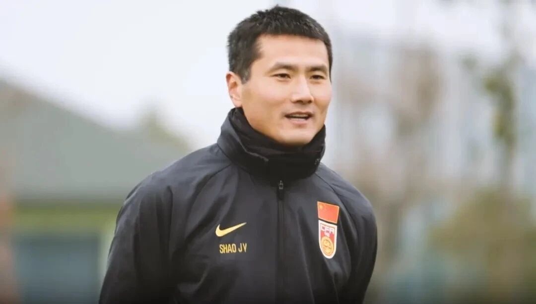 Reportero: Se esperaba que Shao Jia entrenara a Guoan, pero un jugador veterano ha expresado su voluntad de regresar al equipo nacional de fútbol para Shao Shuai.