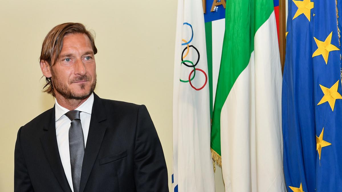 Totti: Avergonzado de escupir en la Eurocopa 2004; Mourinho es el mejor entrenador de la Roma