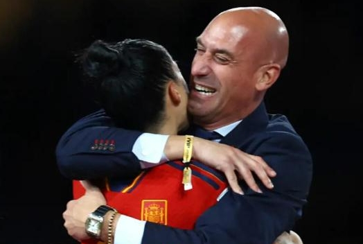 El expresidente de la Federación Española de Fútbol habla sobre el incidente del beso: no me disculparé, alguien me atacó deliberadamente