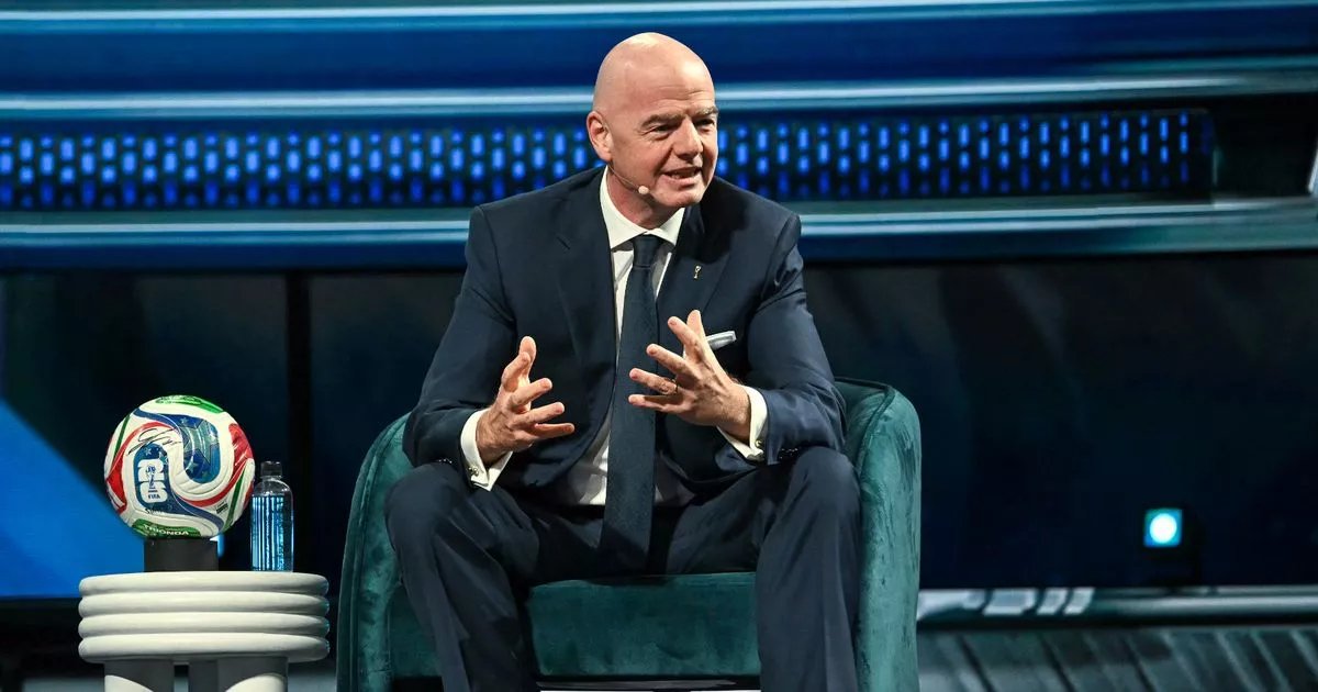 Mirror: Infantino promete tomar medidas estrictas contra la ciberviolencia relacionada con el fútbol
