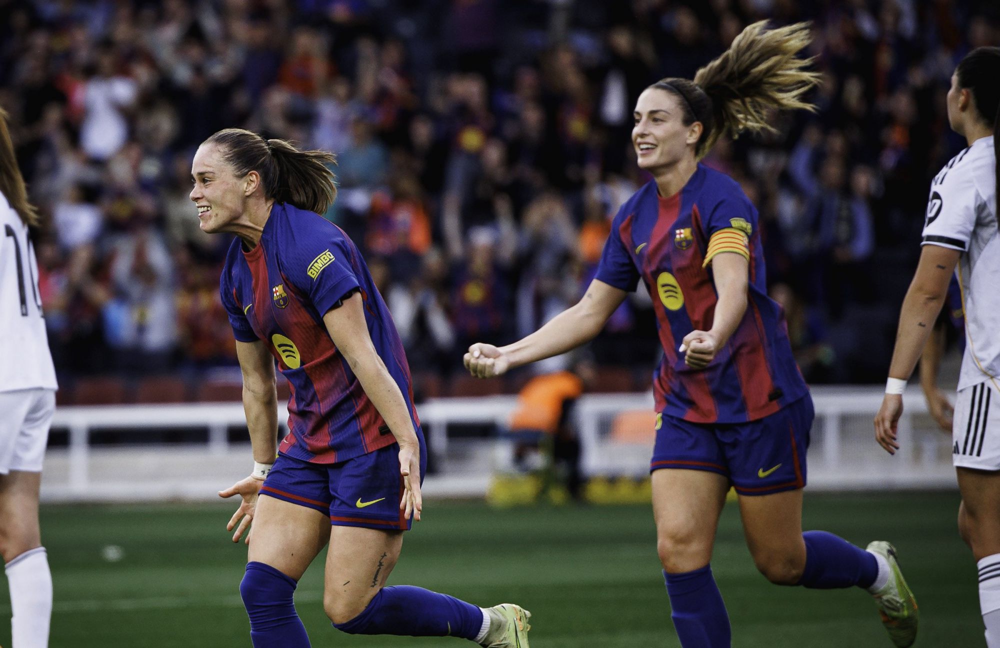 La Selección de Fútbol Femenino de Barcelona derrotó 4-0 al Equipo de Fútbol Femenino de Real Madrid, Pacior hizo un doblete y las jugadoras del filial de Bonmati contribuyeron