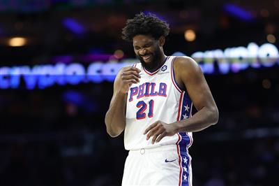 Embiid: Después de jugar dos o tres minutos y luego bajar, sería mejor irme a casa y pasar tiempo con mi familia, pero sigo los arreglos.