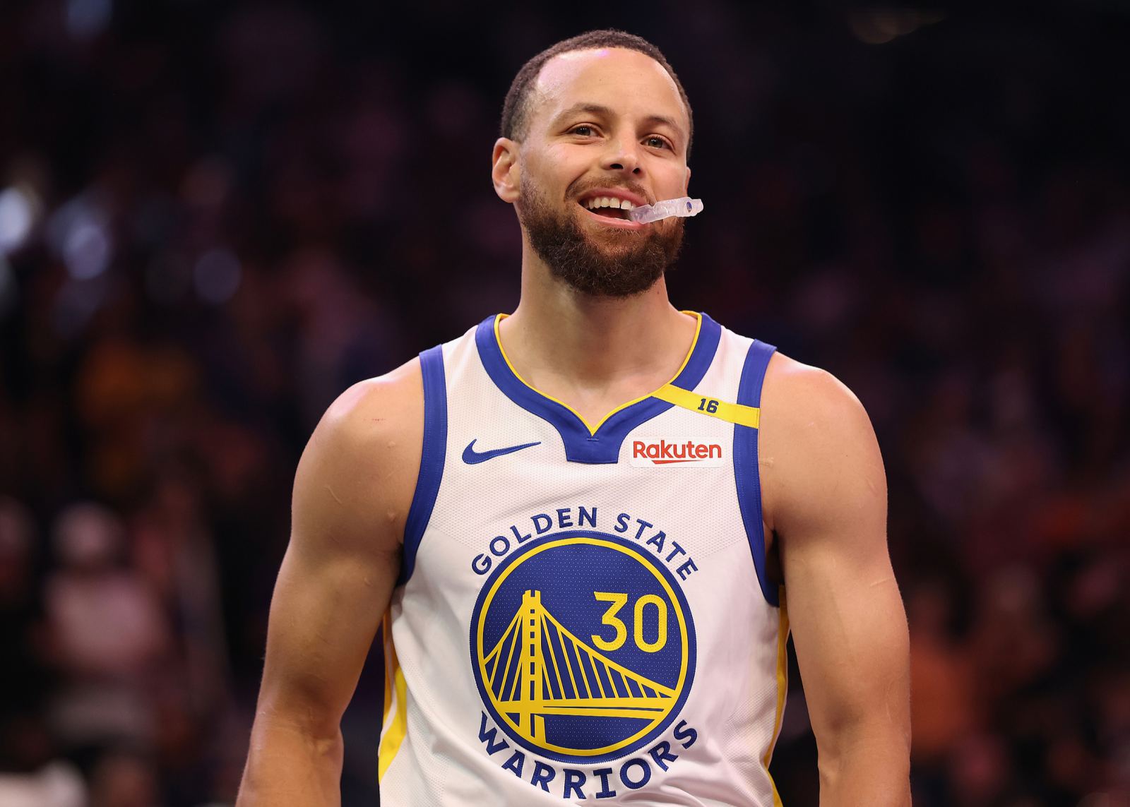 Medios estadounidenses: sin violar deliberadamente las reglas, Curry se convirtió en el primer jugador en anotar 100 puntos esta temporada
