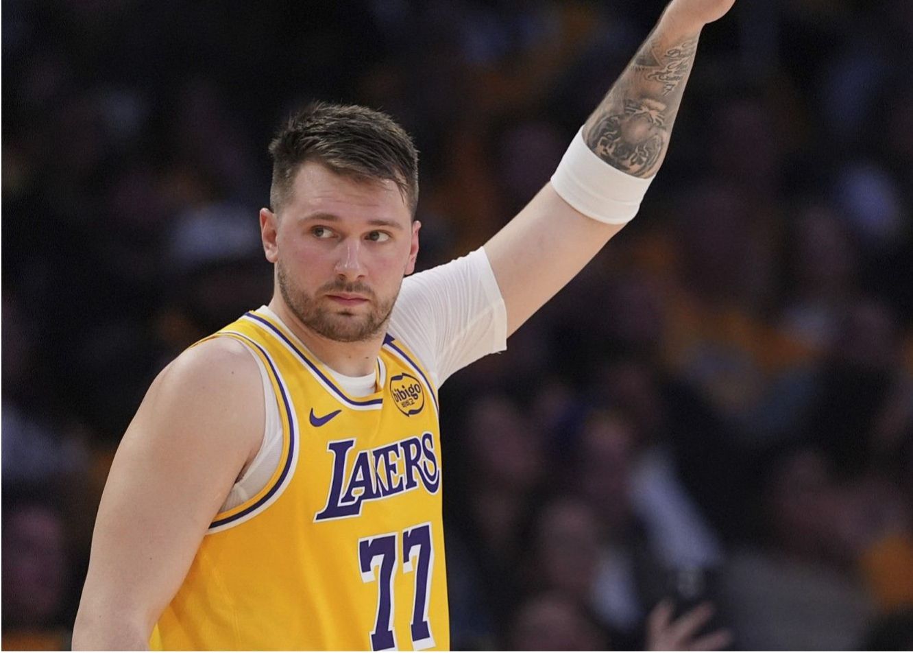 ¡881 puntos en 30 juegos! Doncic supera a Kareem Abdul-Jabbar y se convierte en el líder anotador de los Lakers en 30 partidos
