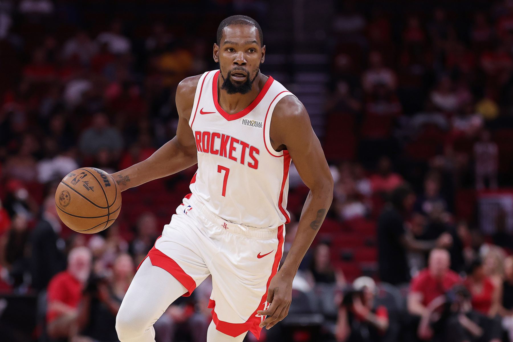 KD: Las relaciones privadas entre compañeros de equipo son importantes, pero la verdadera química se construye en la cancha.