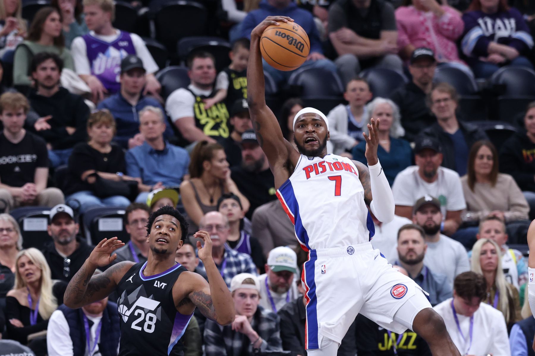 Paul Reed tiene 25+10+5 y un porcentaje de tiro real superior al 90%, el primero en la historia de los Pistons.