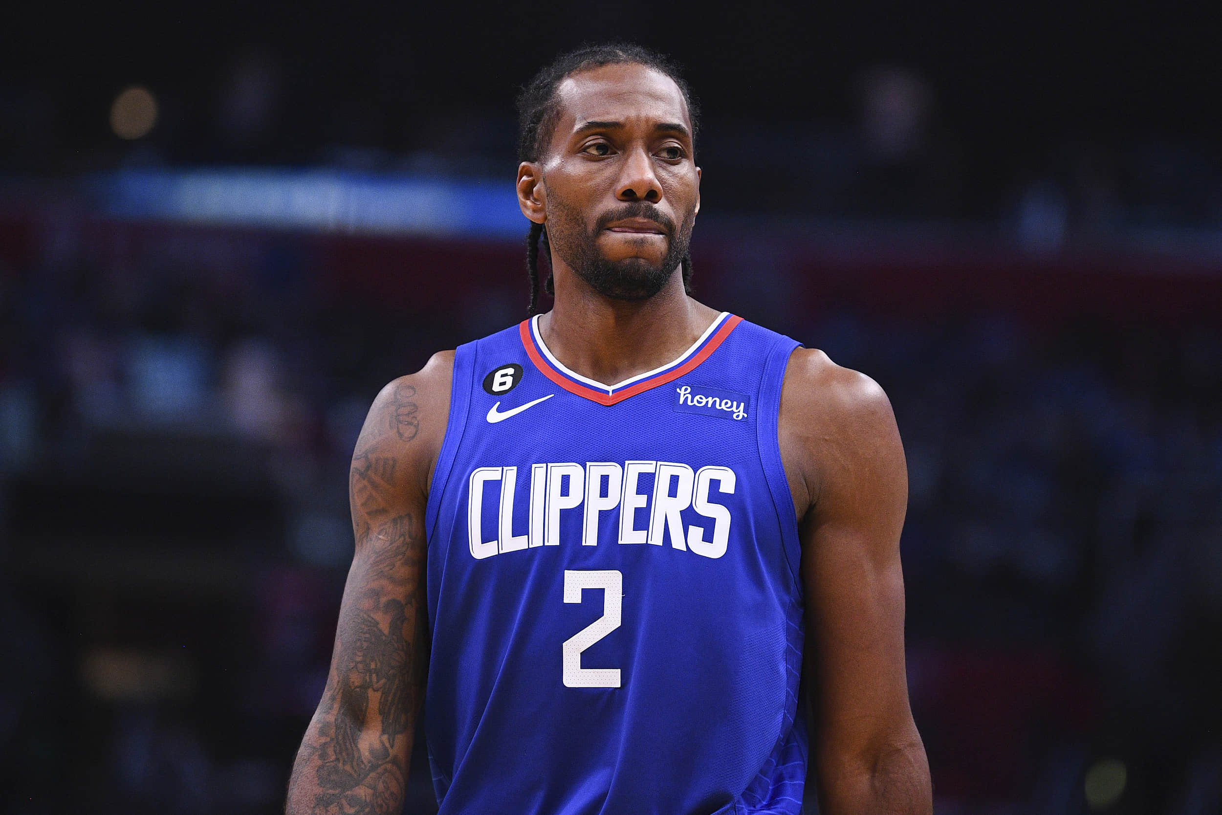 Presidente de los Clippers: Leonard todavía tiene un esguince en el pie y aún no hay una fecha específica de regreso