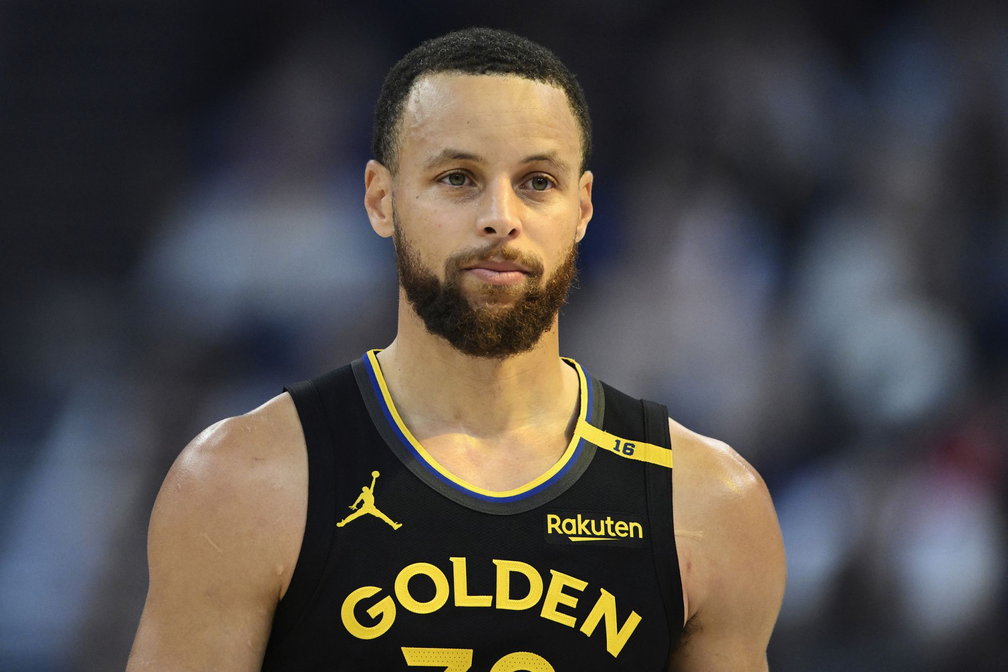 Notas de los Warriors: Curry dijo que esperaba jugar mañana, pero su voz no sonaba bien