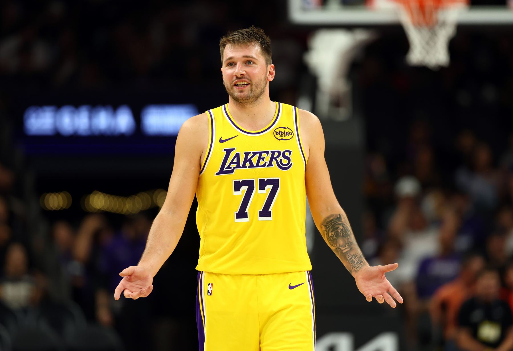Redick: Cinco partidos consecutivos fuera de casa tuvieron un comienzo difícil, pero al final encontraron la manera de ganar. El liderazgo de Donri es sobresaliente.
