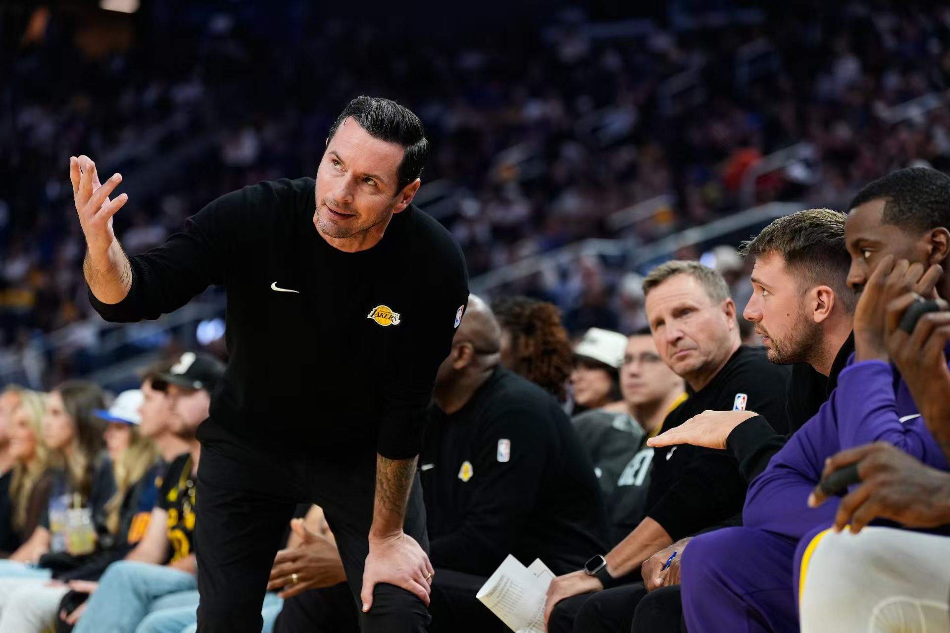 Los cinco jugadores de los Lakers anotaron cifras dobles en la victoria a domicilio sobre los Pelicans. Redick: Se espera que todos los miembros jueguen juegos consecutivos