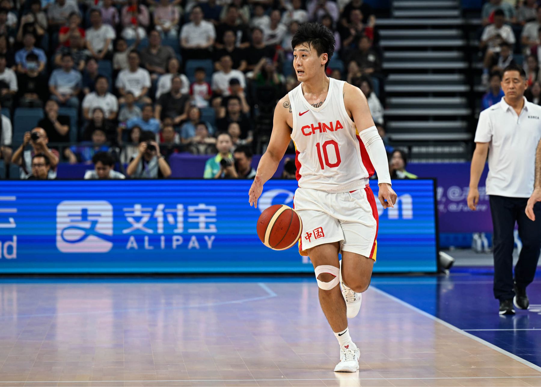 ¡Une tus pensamientos y comienza de nuevo! Equipo masculino de baloncesto de China realiza campamento de entrenamiento