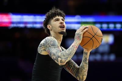 ¡Perdón por cortarlo! 8 de 18 en tres goles, 27 puntos, 9 rebotes, 8 asistencias y 3 intercepciones