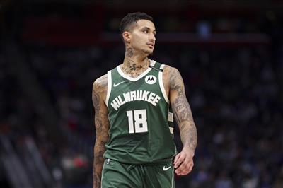 Oficial de los Bucks: Kuzma se torció el tobillo izquierdo y no volverá para este partido