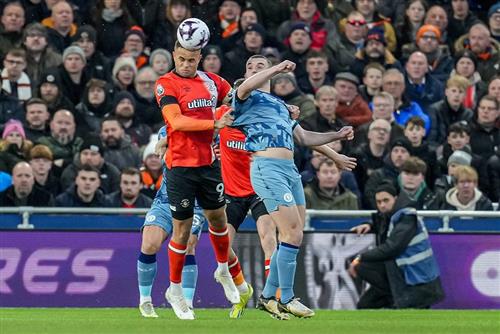 Luton Town contra Aston Villa